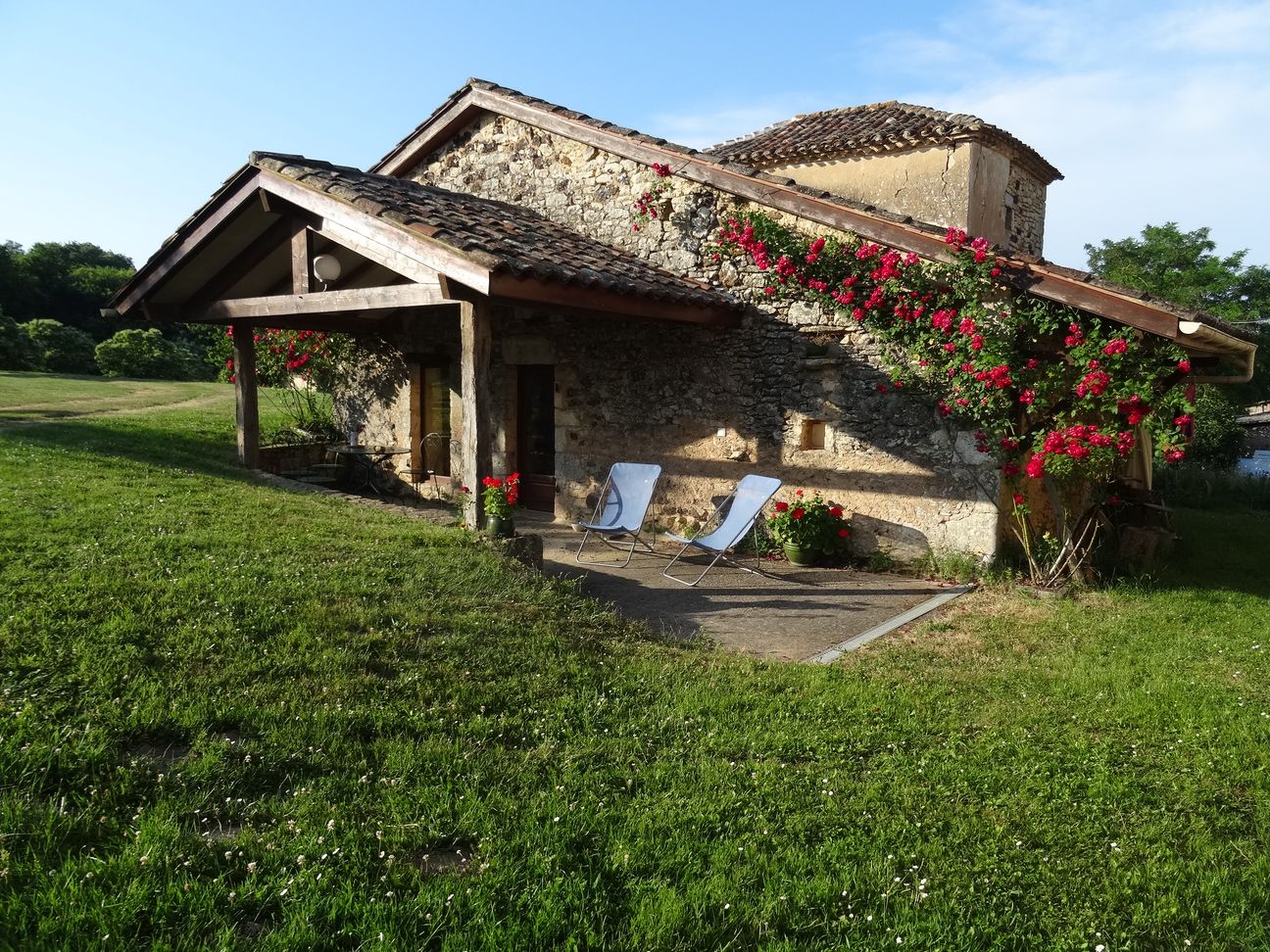 Gîte 2-4 personnes avec piscine en sud Dordogne : le Cellier