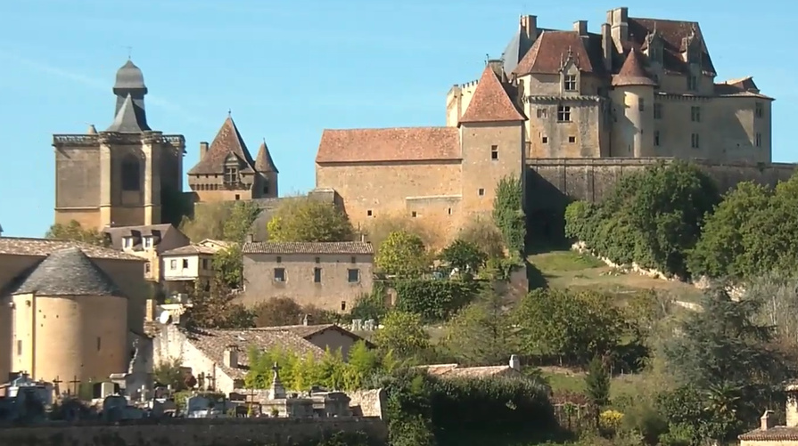 chateau_biron_01