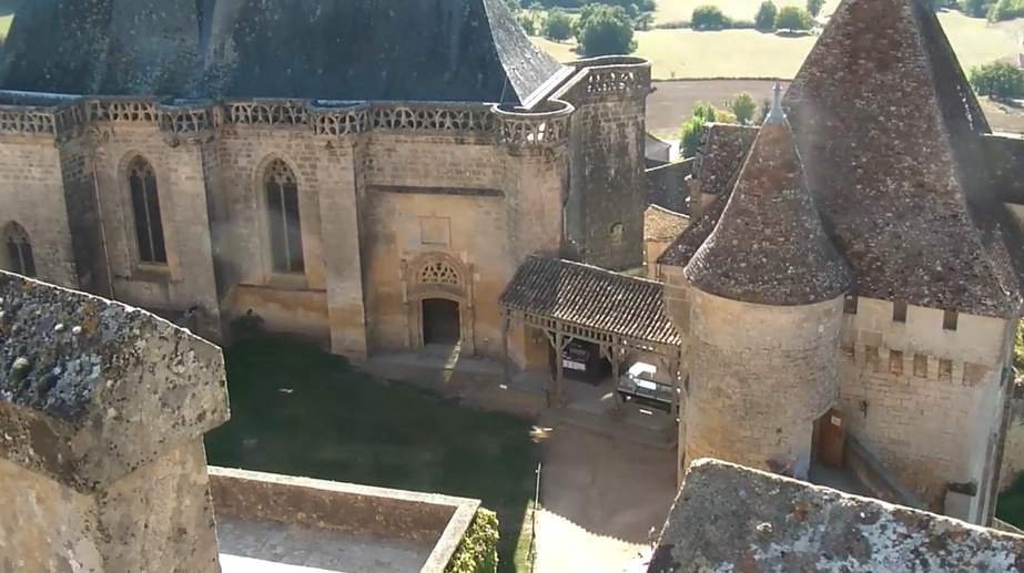 chateau_biron_03